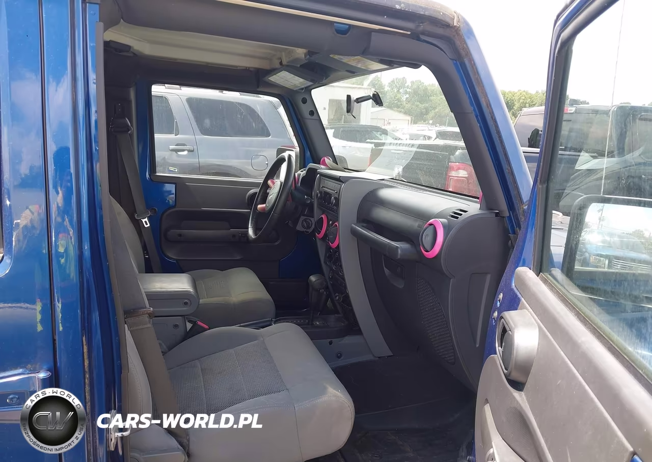 2009 Jeep Wrangler Unlimited Sahara VIN:1J4GA59139L765388 - 5