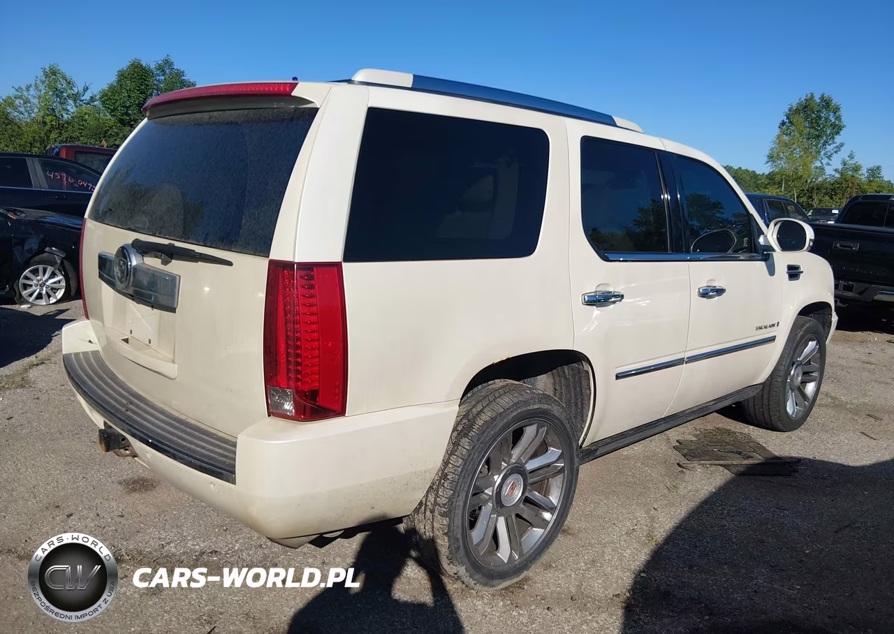 2008 Cadillac Escalade VIN:1GYFK63878R209746 - 4