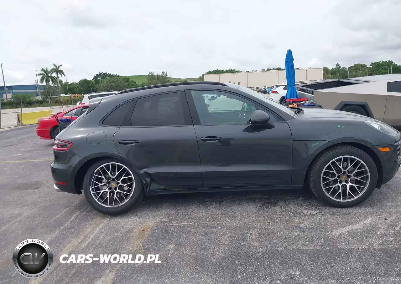 2018 Porsche Macan Sport Edition VIN:WP1AA2A53JLB19733 - 13