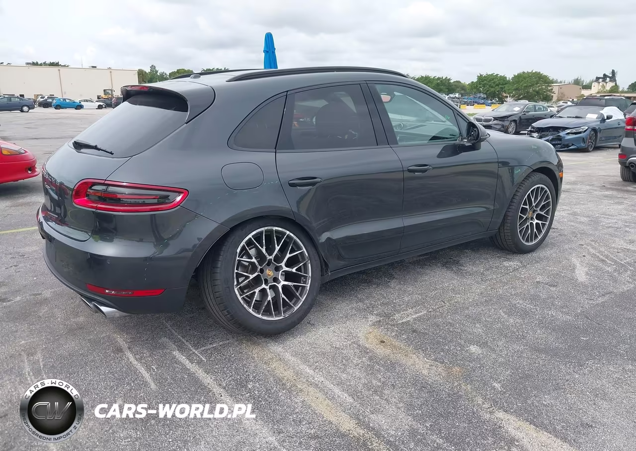 2018 Porsche Macan Sport Edition VIN:WP1AA2A53JLB19733 - 4