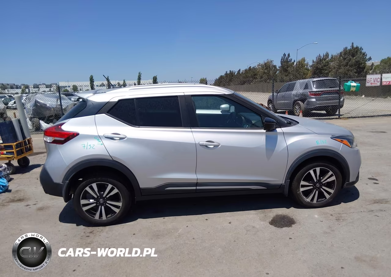 2018 Nissan Kicks Sr VIN:3N1CP5CU2JL542471 - 13