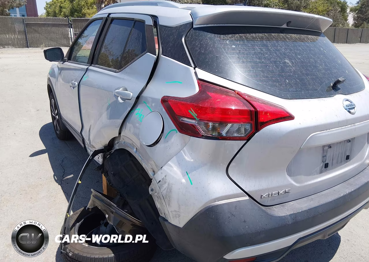 2018 Nissan Kicks Sr VIN:3N1CP5CU2JL542471 - 17