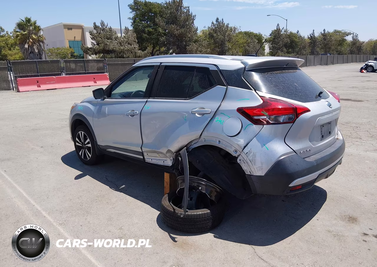 2018 Nissan Kicks Sr VIN:3N1CP5CU2JL542471 - 3