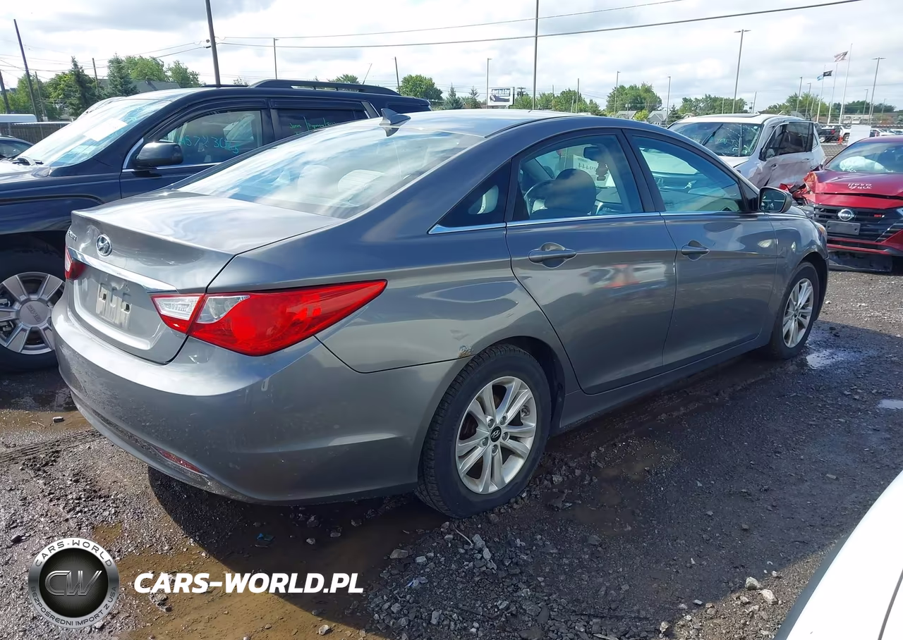 2013 Hyundai Sonata Gls VIN:5NPEB4AC9DH735956 - 4