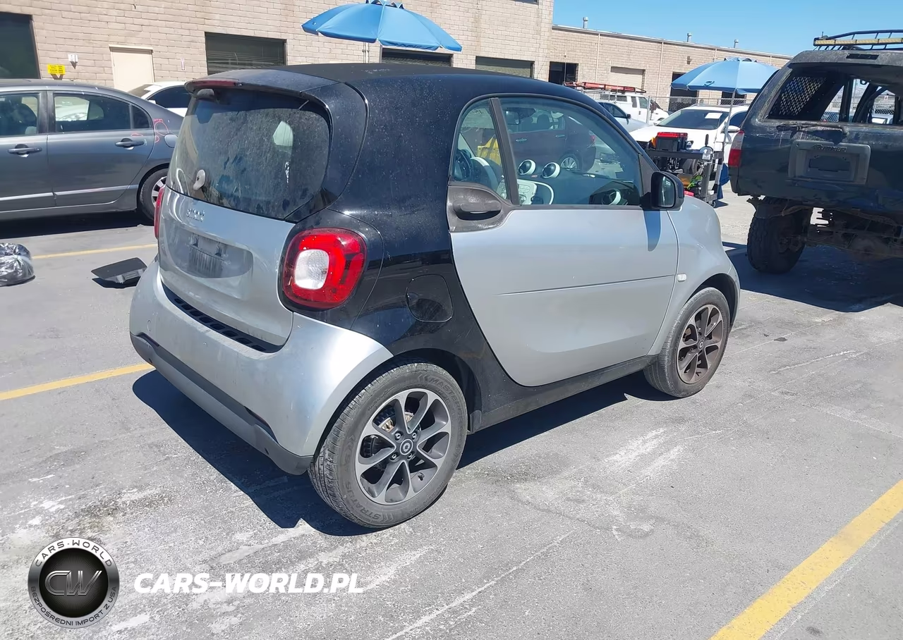 2016 Smart Fortwo Passion VIN:WMEFJ5DA3GK051970 - 4