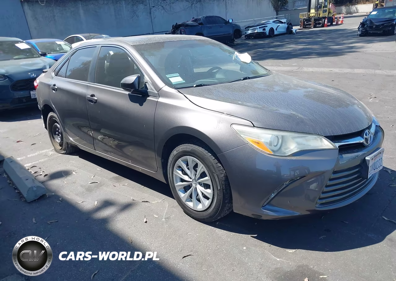 2016 Toyota Camry Le – zdjęcie 1 z 10