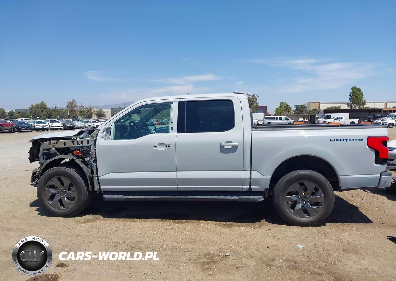 2023 Ford F-150 Lightning Lariat VIN:1FT6W1EV7PWG52737 - 15