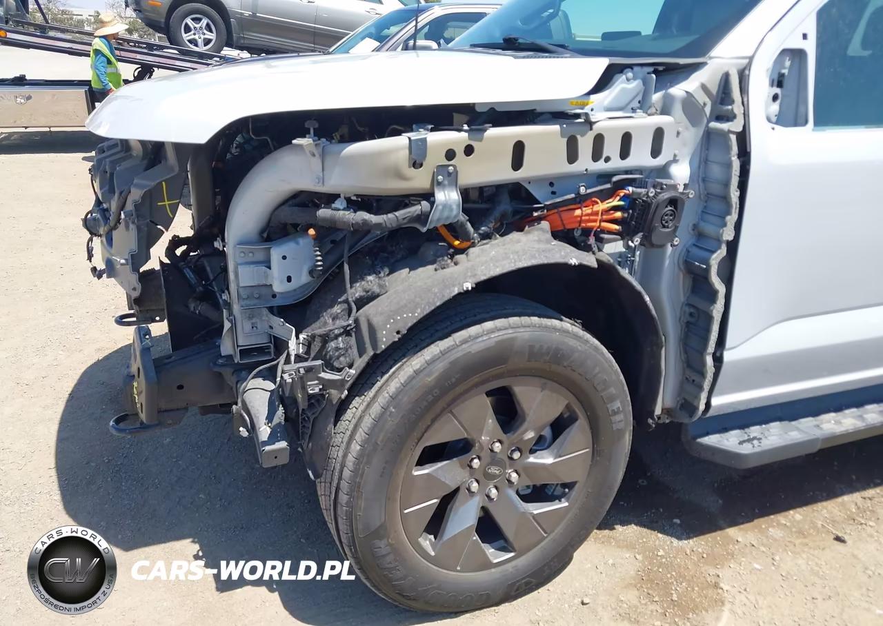 2023 Ford F-150 Lightning Lariat VIN:1FT6W1EV7PWG52737 - 20
