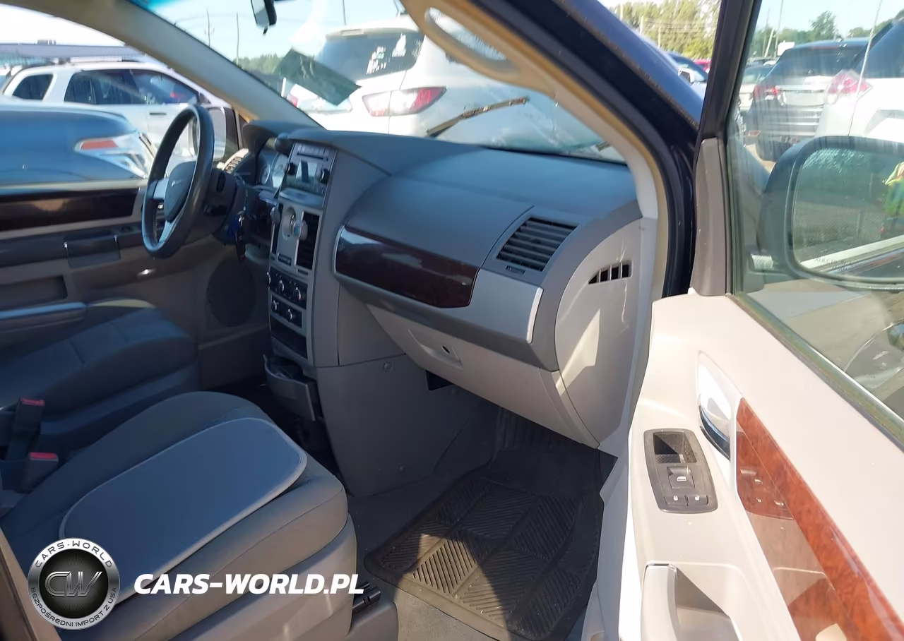 2010 Chrysler Town & Country Touring VIN:2A4RR5D16AR214716 - 5