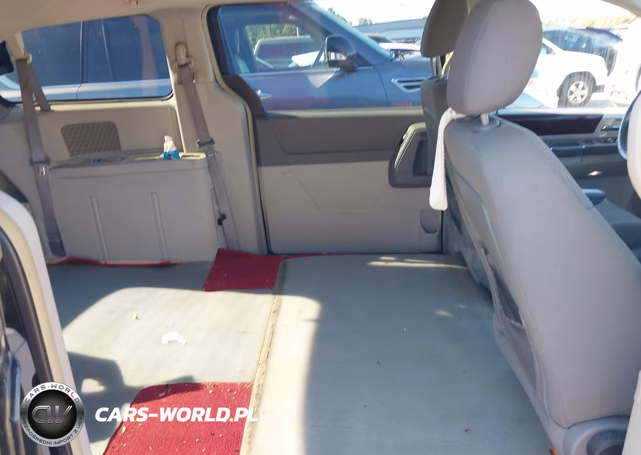 2010 Chrysler Town & Country Touring VIN:2A4RR5D16AR214716 - 8