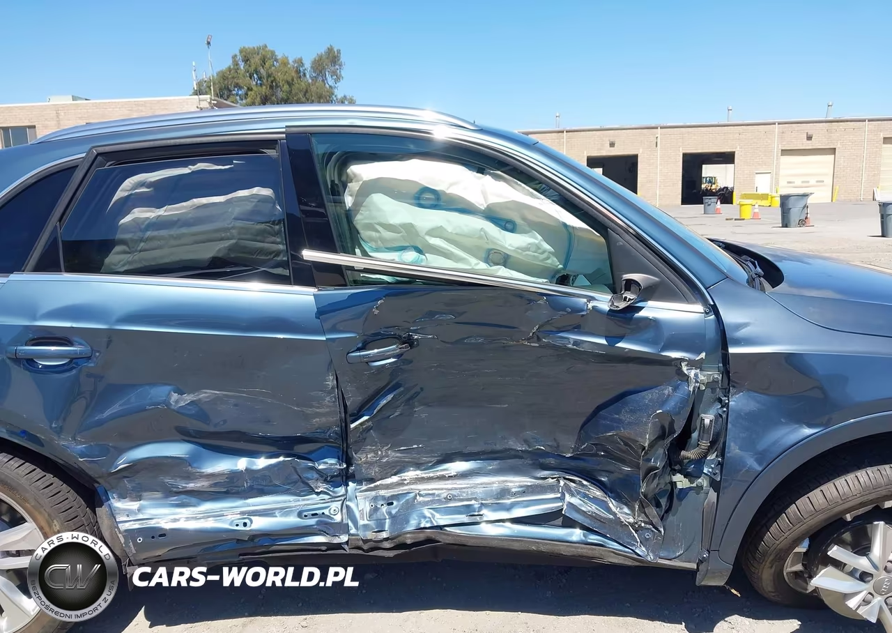2016 Audi Q3 2.0T Premium Plus VIN:WA1BFCFS4GR013920 - 6