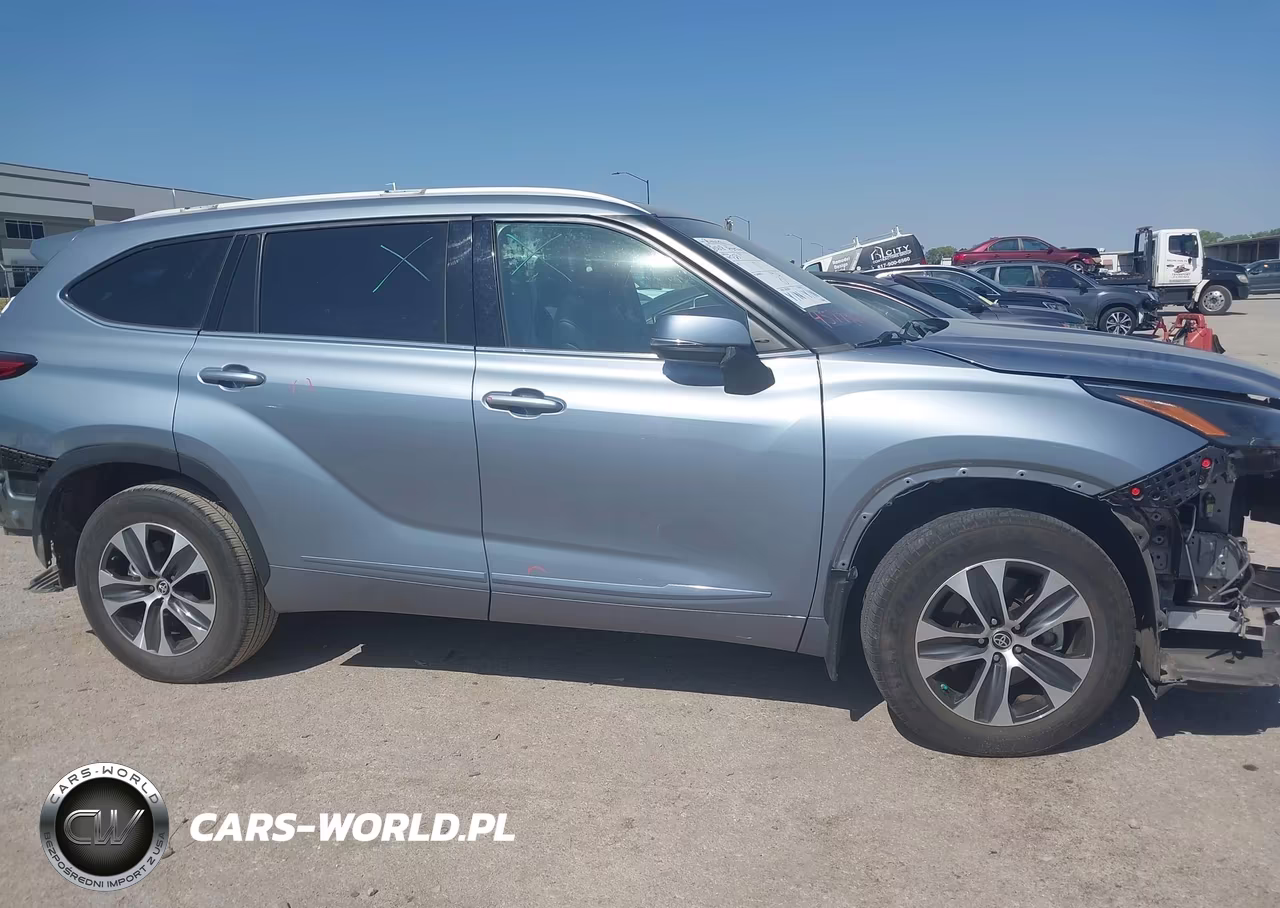 2022 Toyota Highlander Xle VIN:5TDHZRAH5NS135819 - 13