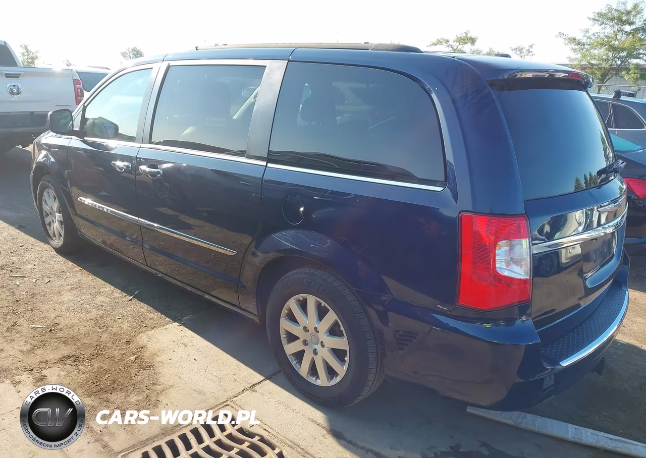 2015 Chrysler Town & Country Touring VIN:2C4RC1BGXFR571945 - 3