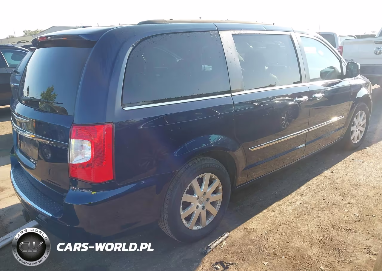 2015 Chrysler Town & Country Touring VIN:2C4RC1BGXFR571945 - 4
