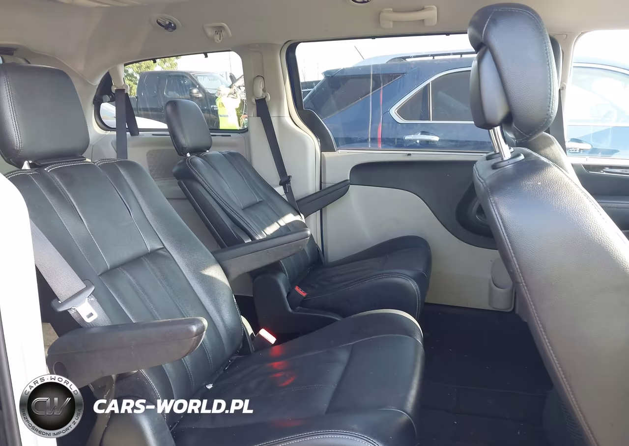 2015 Chrysler Town & Country Touring VIN:2C4RC1BGXFR571945 - 8