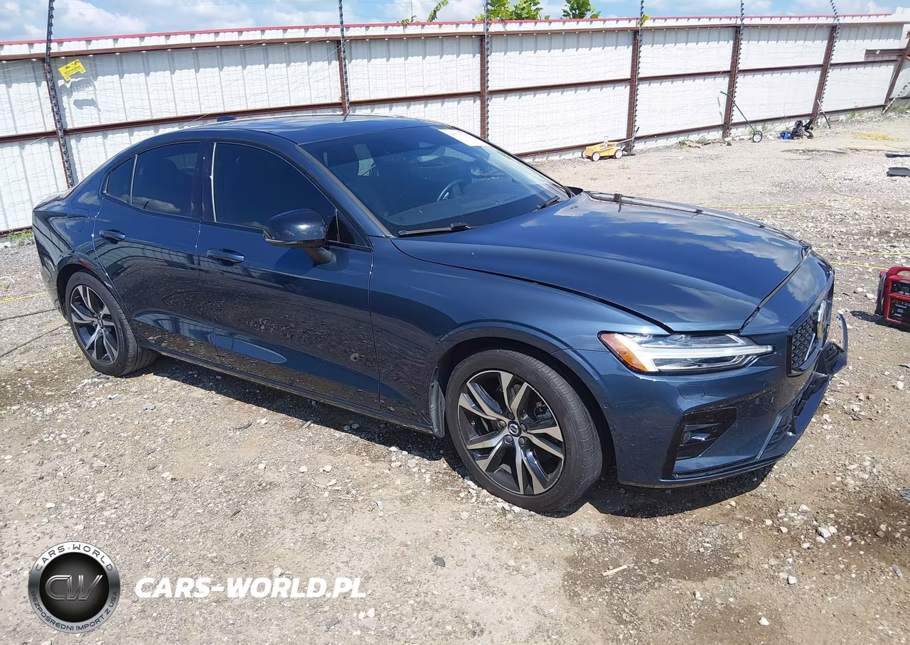 2024 Volvo S60 B5 Plus Dark Theme – zdjęcie 1 z 17