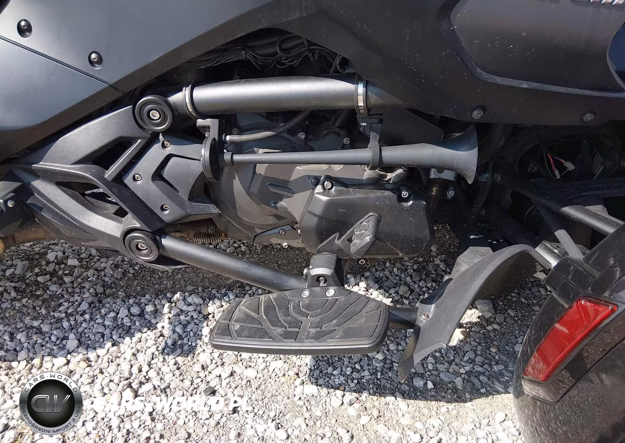 2018 Can-Am Spyder Roadster F3-T-F3 Limited-F3 Limited 10Th Anniversary VIN:2BXREDD20JV001563 - 8