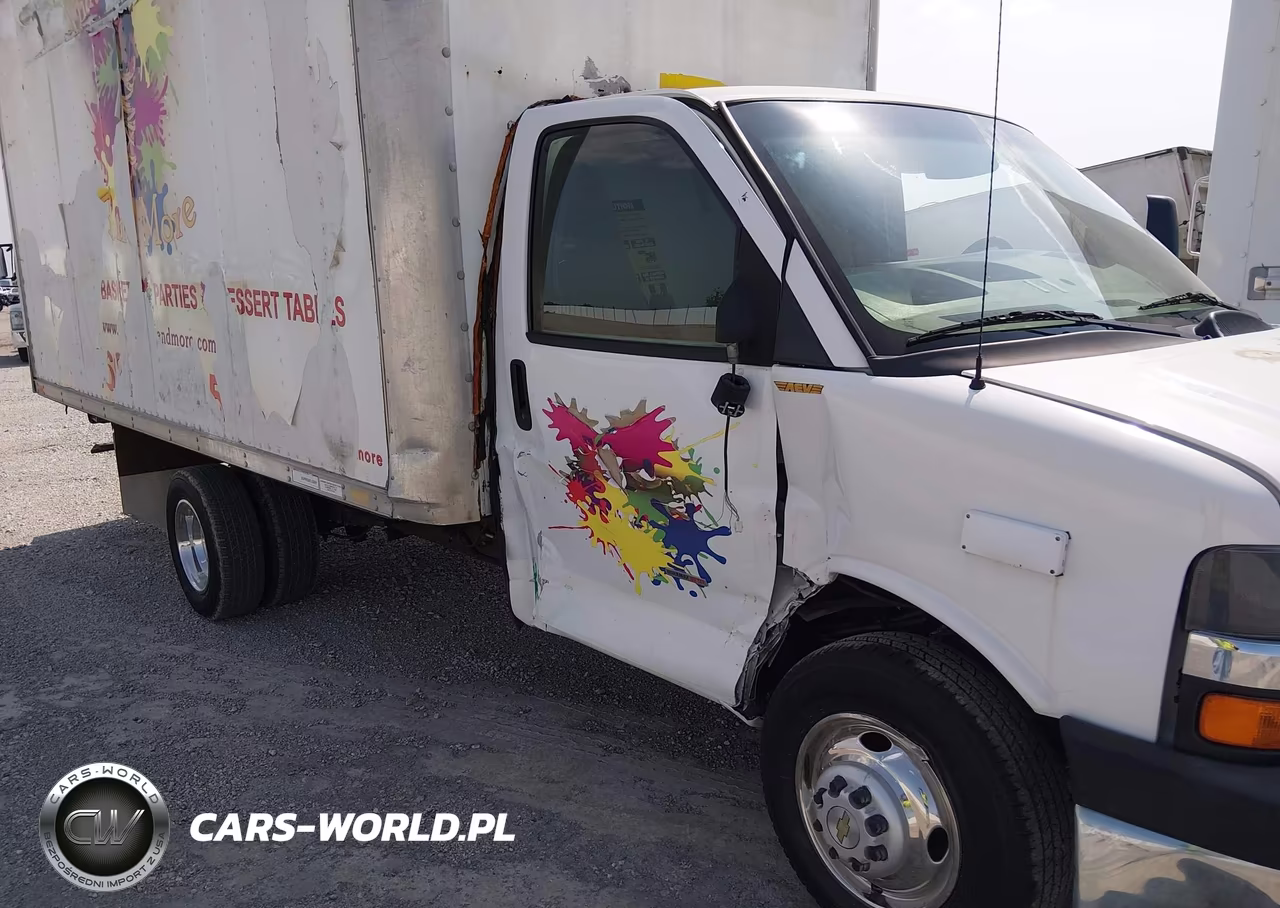 2011 Chevrolet Express Cutaway Diesel VIN:1GB3G2CL2B1127747 - 11