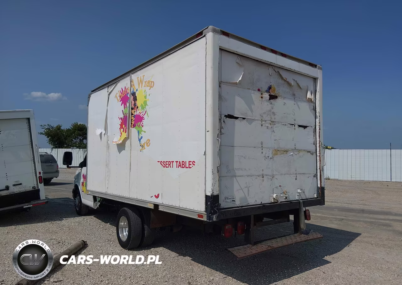 2011 Chevrolet Express Cutaway Diesel VIN:1GB3G2CL2B1127747 - 3