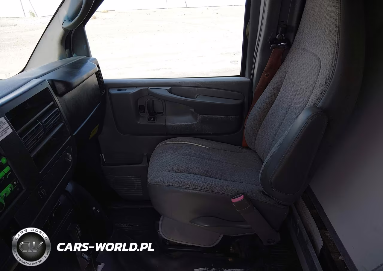 2011 Chevrolet Express Cutaway Diesel VIN:1GB3G2CL2B1127747 - 6