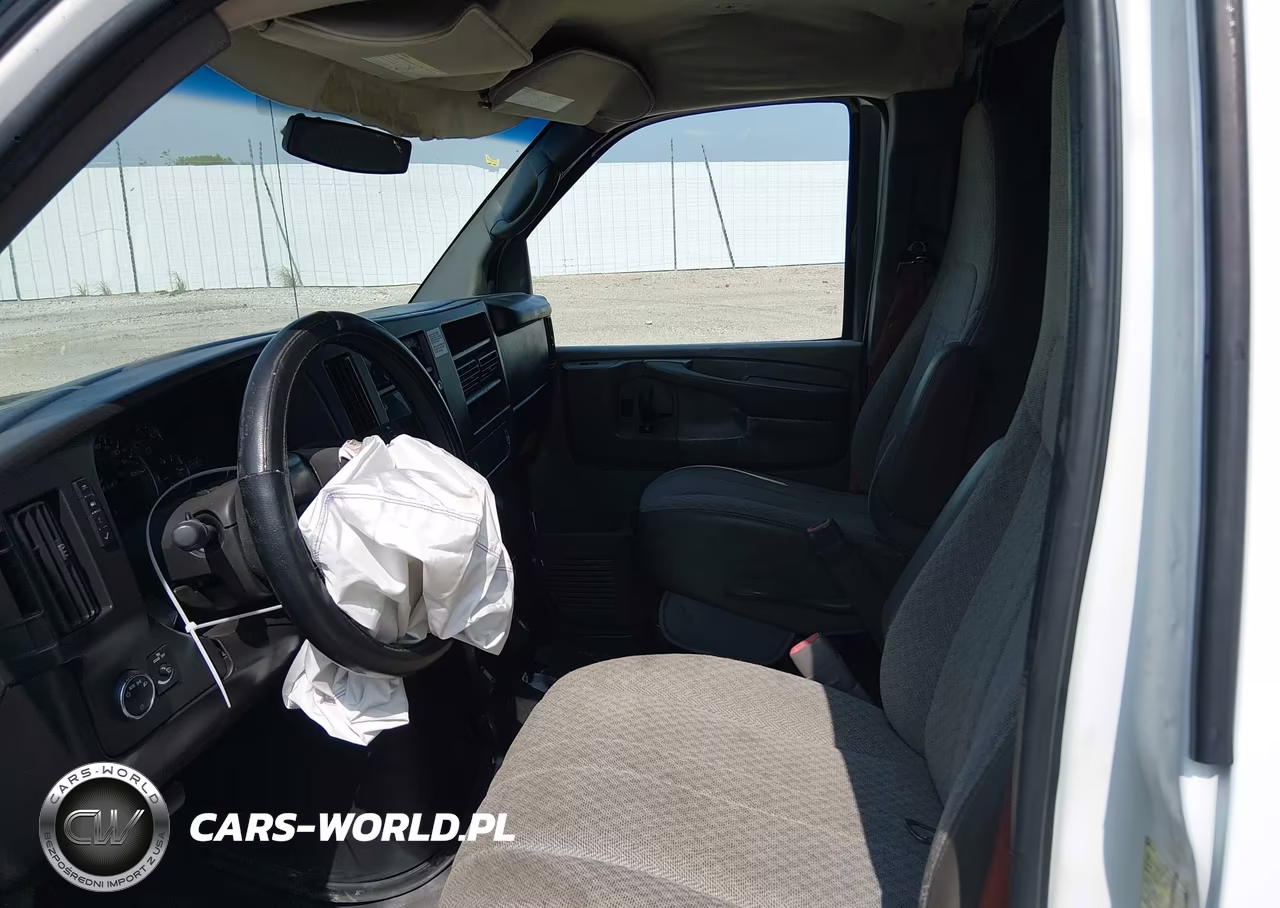 2011 Chevrolet Express Cutaway Diesel VIN:1GB3G2CL2B1127747 - 7
