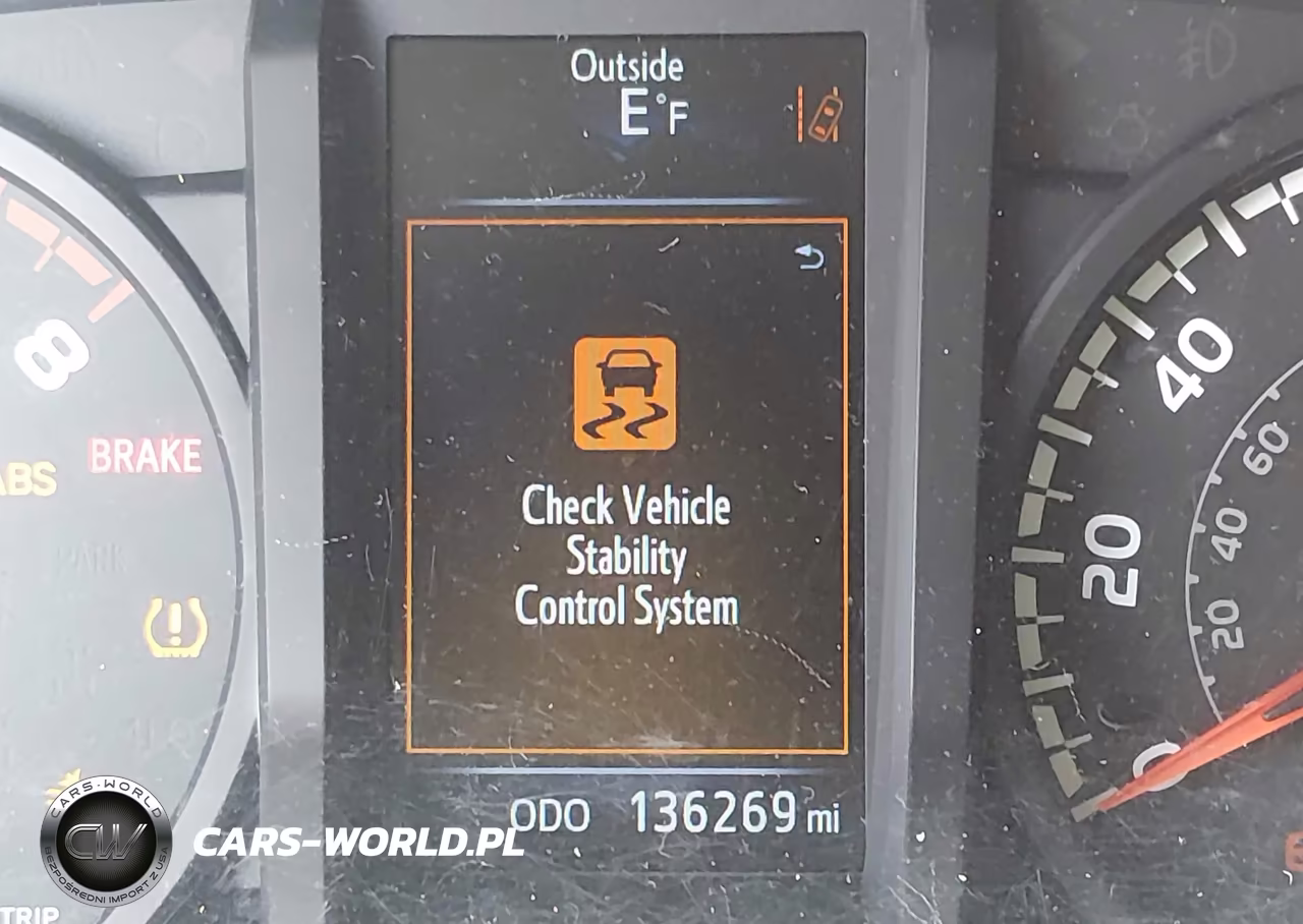 2018 Toyota Tacoma Sr VIN:5TFAX5GN3JX116848 - 15