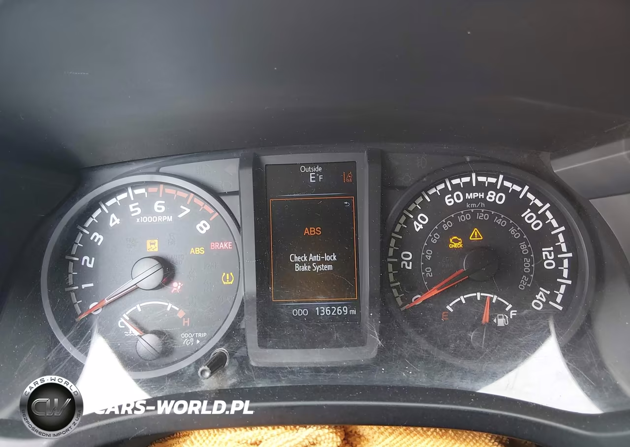 2018 Toyota Tacoma Sr VIN:5TFAX5GN3JX116848 - 7