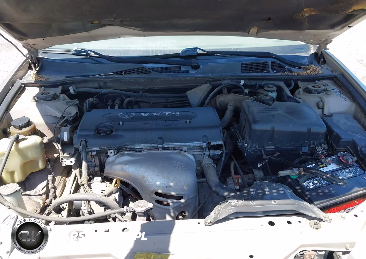 2002 Toyota Camry Le VIN:JTDBE32K020041306 - 10
