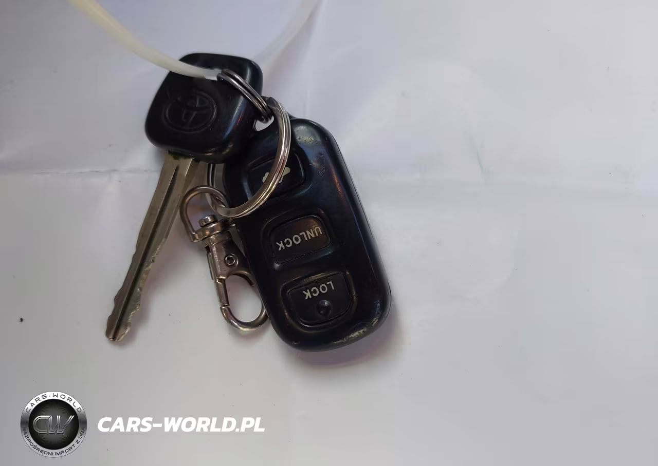 2002 Toyota Camry Le VIN:JTDBE32K020041306 - 11