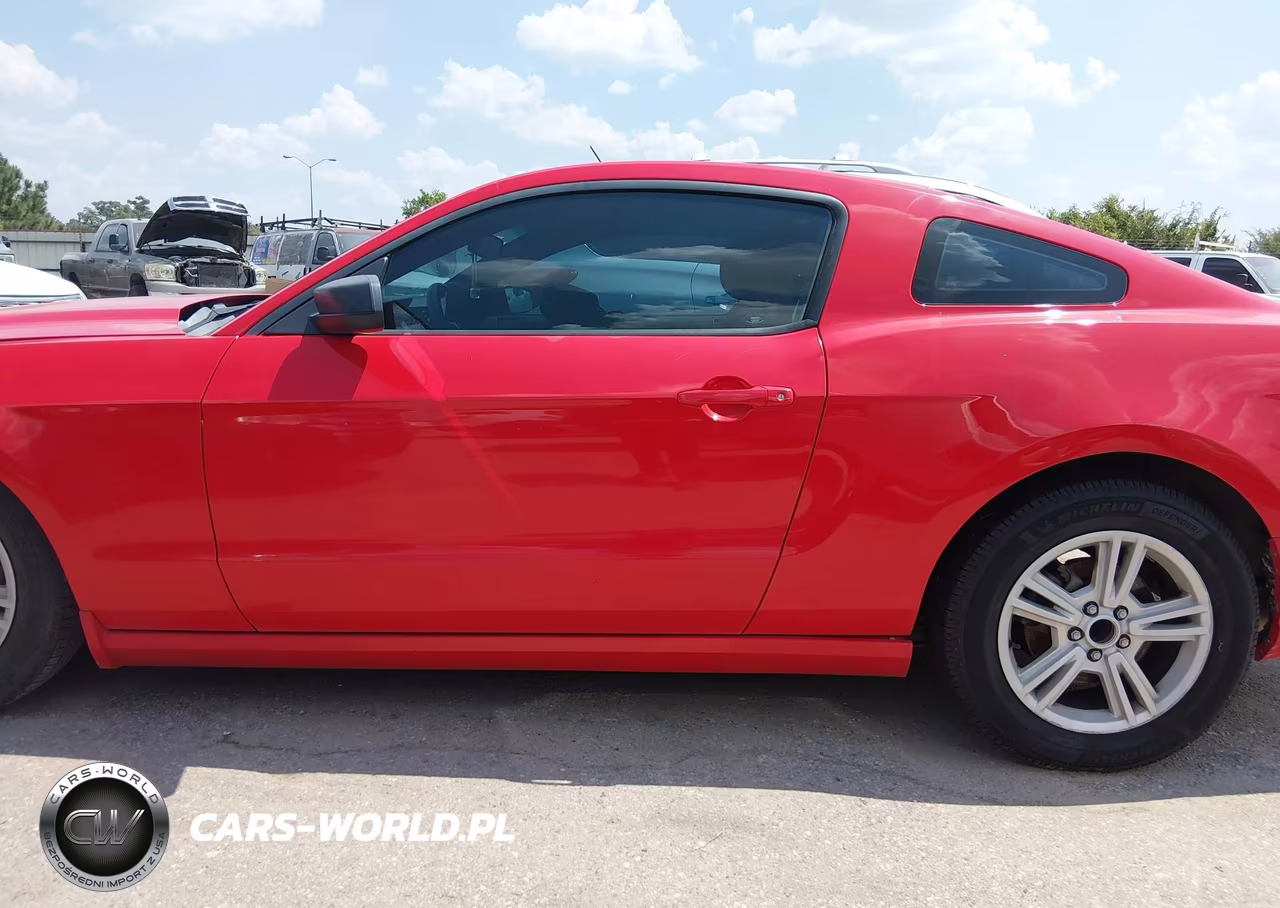 2014 Ford Mustang V6 VIN:1ZVBP8AM3E5249825 - 14
