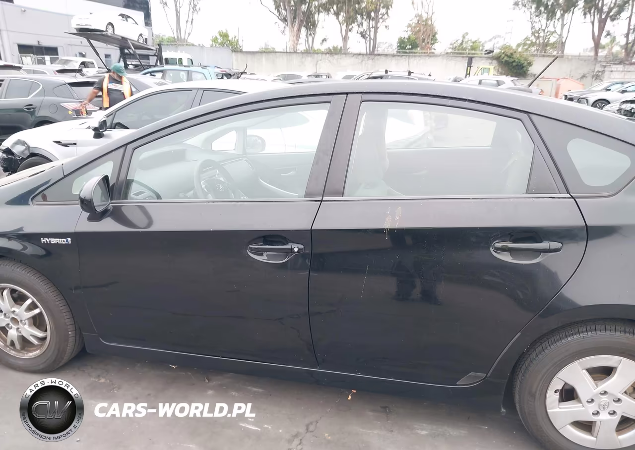 2011 Toyota Prius Two VIN:JTDKN3DUXB1369938 - 15