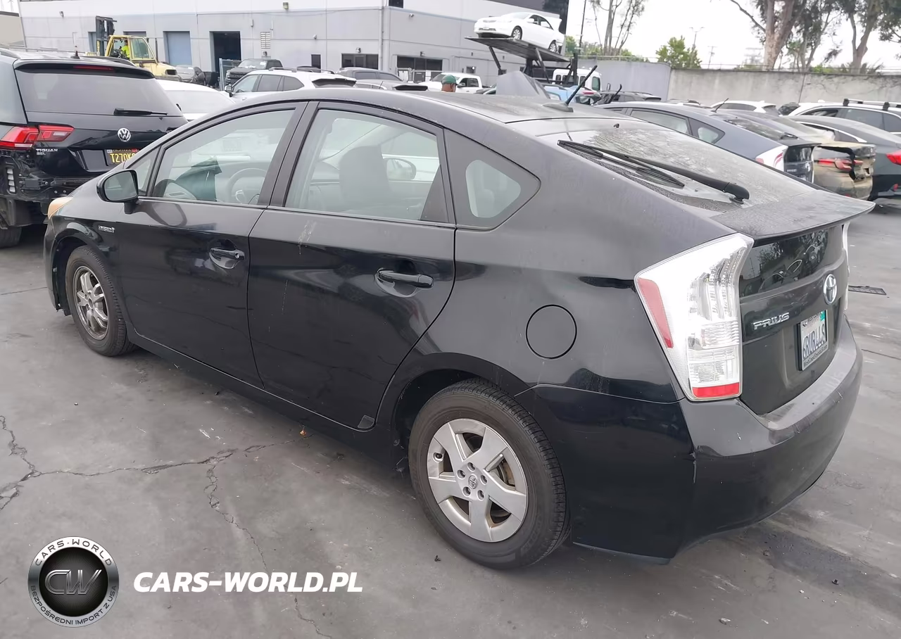 2011 Toyota Prius Two VIN:JTDKN3DUXB1369938 - 3