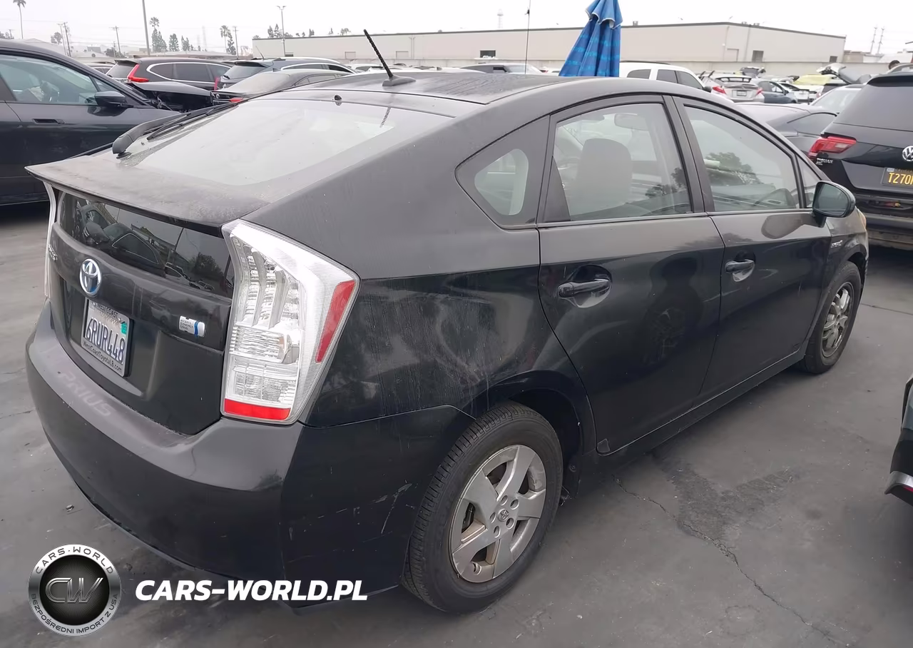 2011 Toyota Prius Two VIN:JTDKN3DUXB1369938 - 4