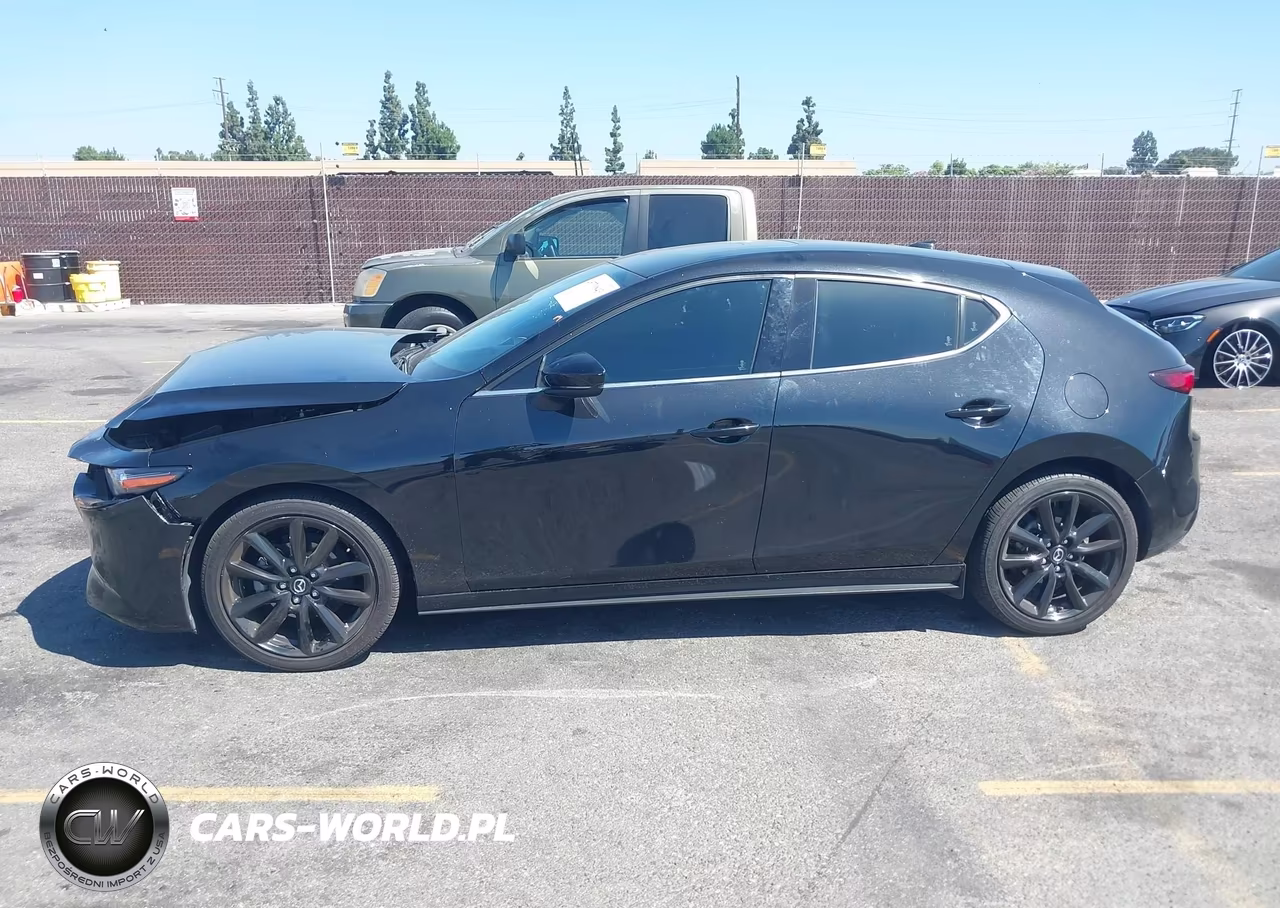 2021 Mazda Mazda3 Premium VIN:JM1BPAML3M1346719 - 14
