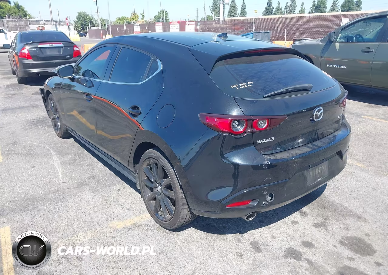 2021 Mazda Mazda3 Premium VIN:JM1BPAML3M1346719 - 3
