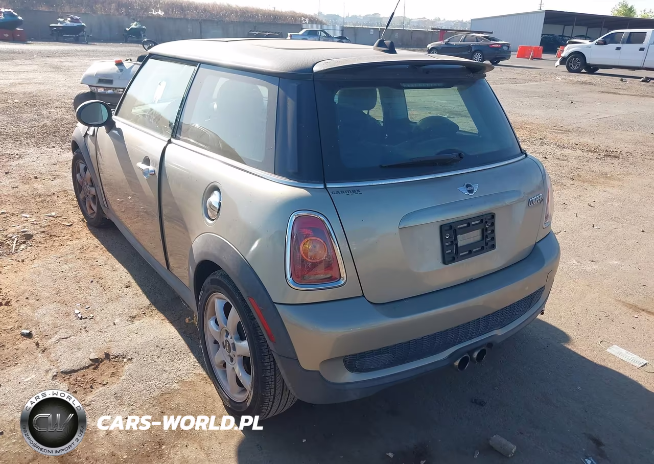 2010 Mini Cooper S VIN:WMWMF7C59ATZ72662 - 3
