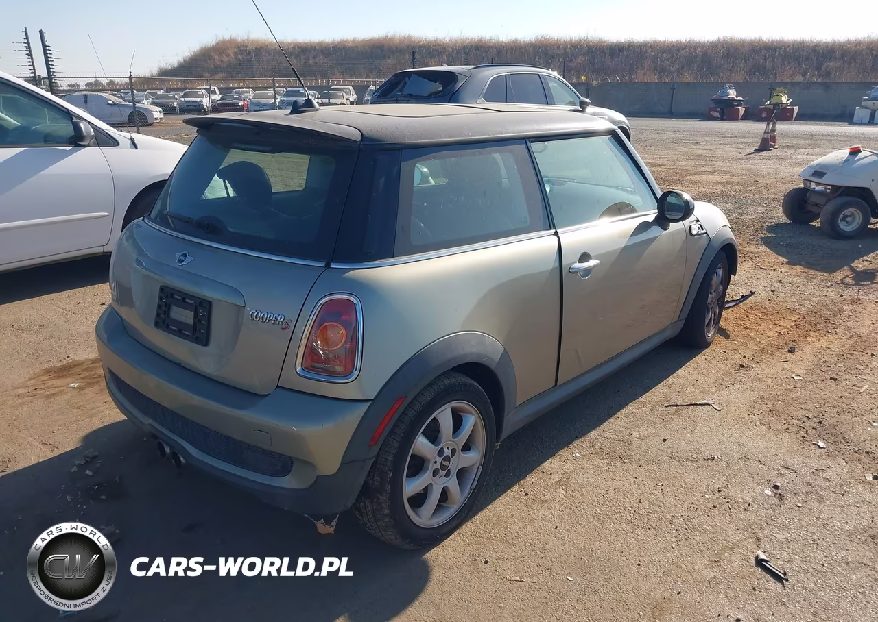 2010 Mini Cooper S VIN:WMWMF7C59ATZ72662 - 4