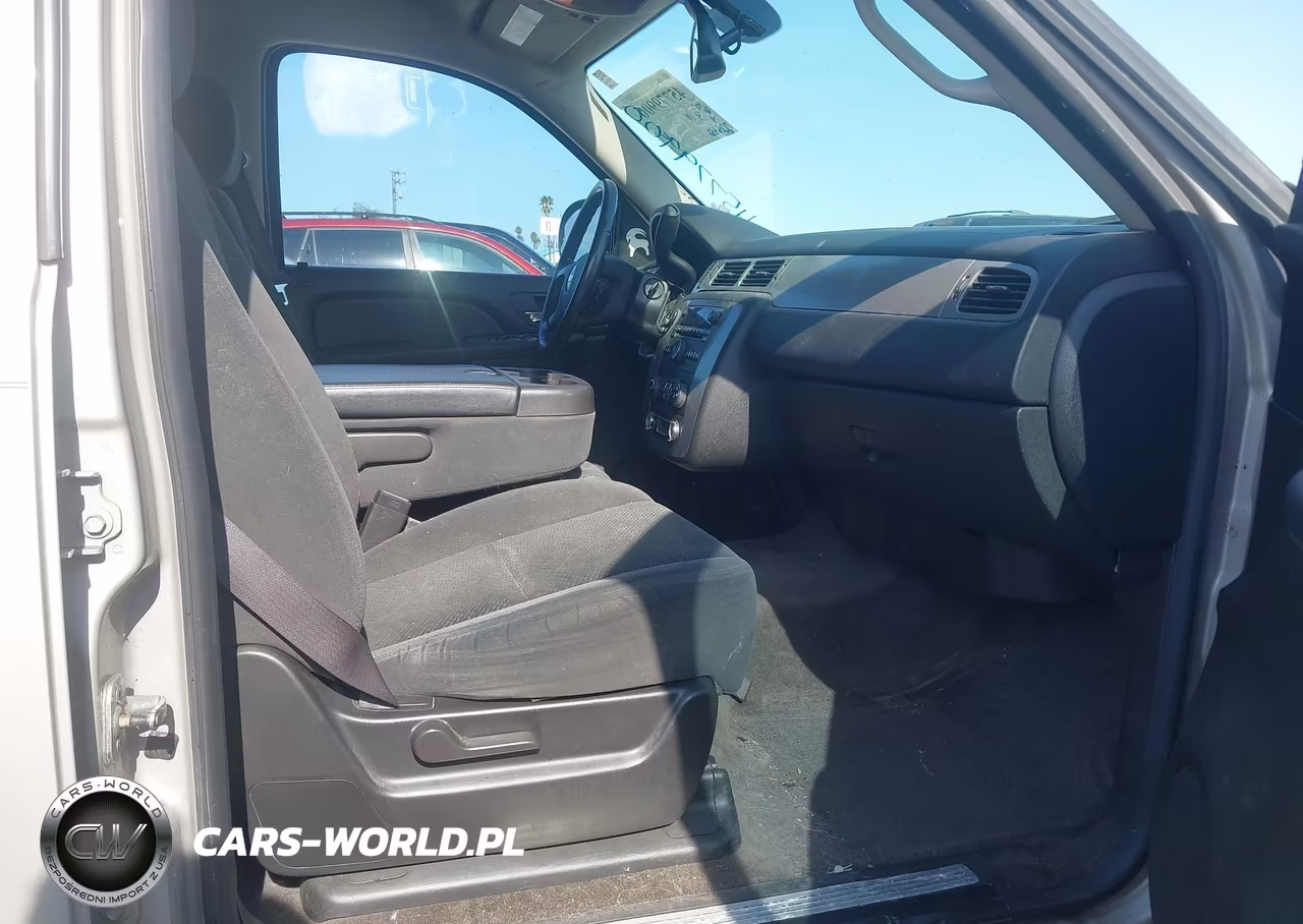 2008 Chevrolet Suburban 1500 Ls VIN:1GNFC16028J218579 - 5