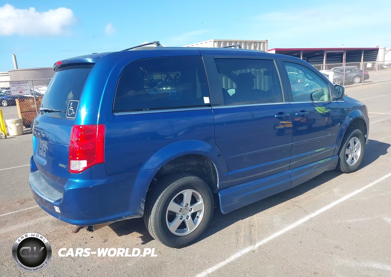 2011 Dodge Grand Caravan Crew VIN:2D4RN5DGXBR770697 - 4