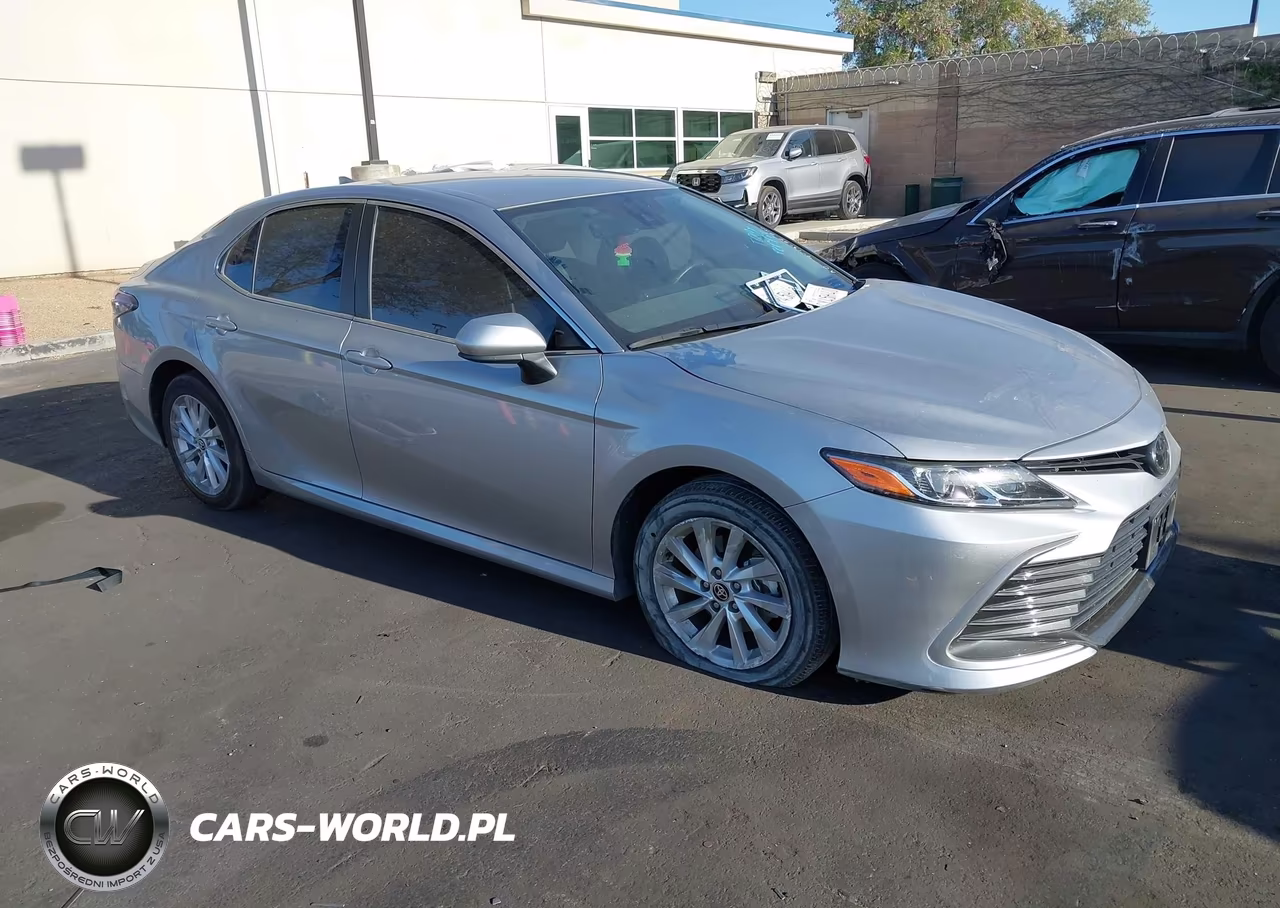 2024 Toyota Camry Le – zdjęcie 1 z 21