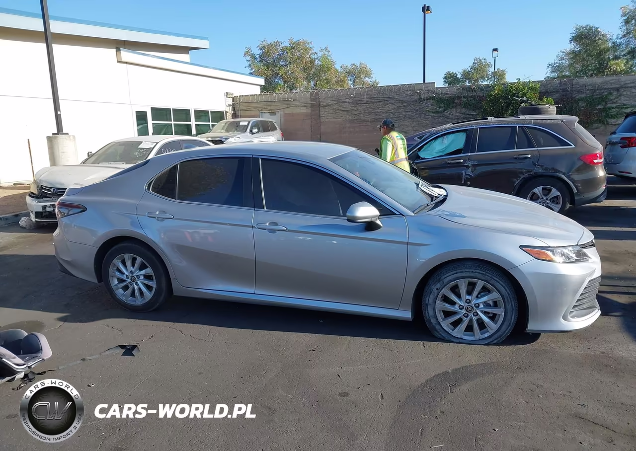 2024 Toyota Camry Le VIN:4T1C11AKXRU882960 - 13