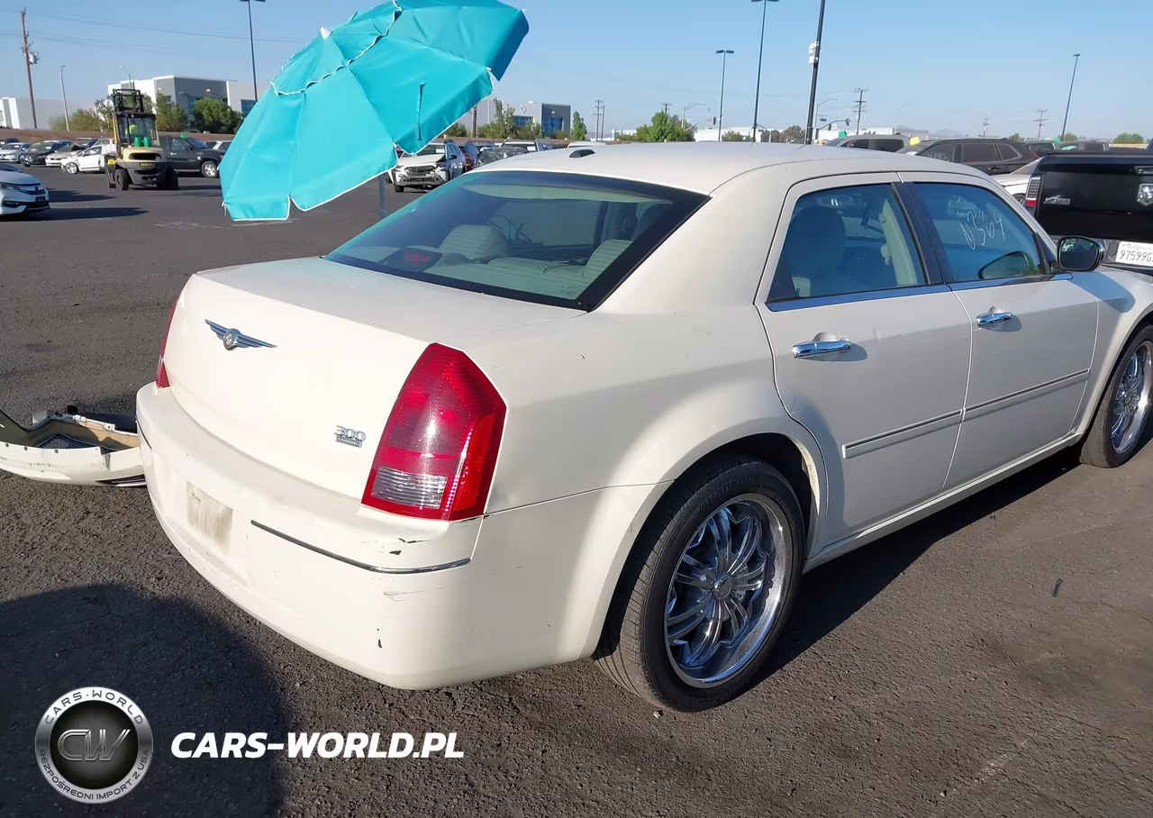 2007 Chrysler 300 Touring VIN:2C3KA53G77H786630 - 4