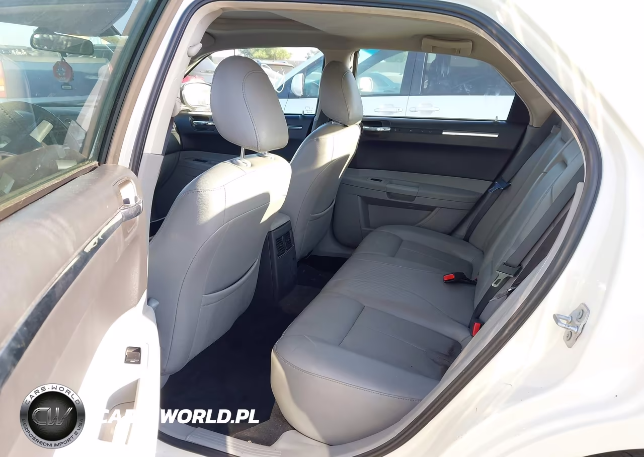 2007 Chrysler 300 Touring VIN:2C3KA53G77H786630 - 8