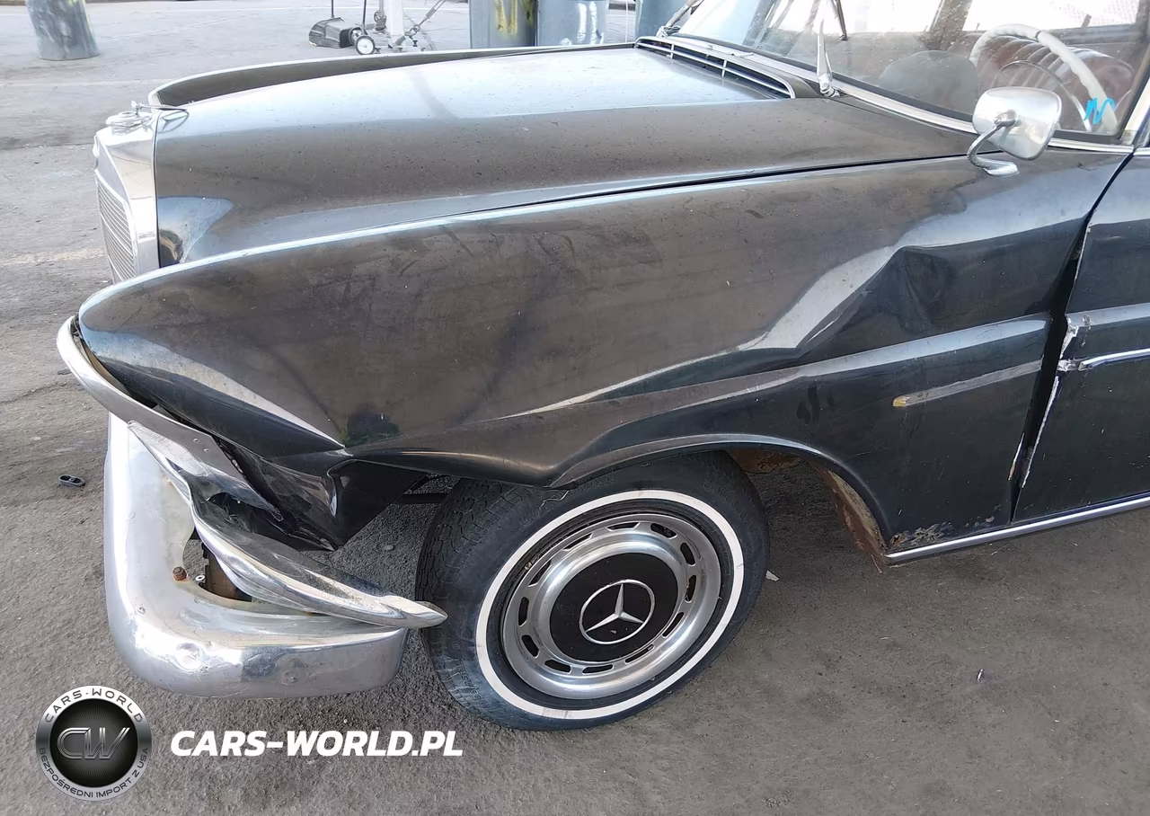 1961 Mercedes-Benz 220S VIN:0000000000038052B - 12