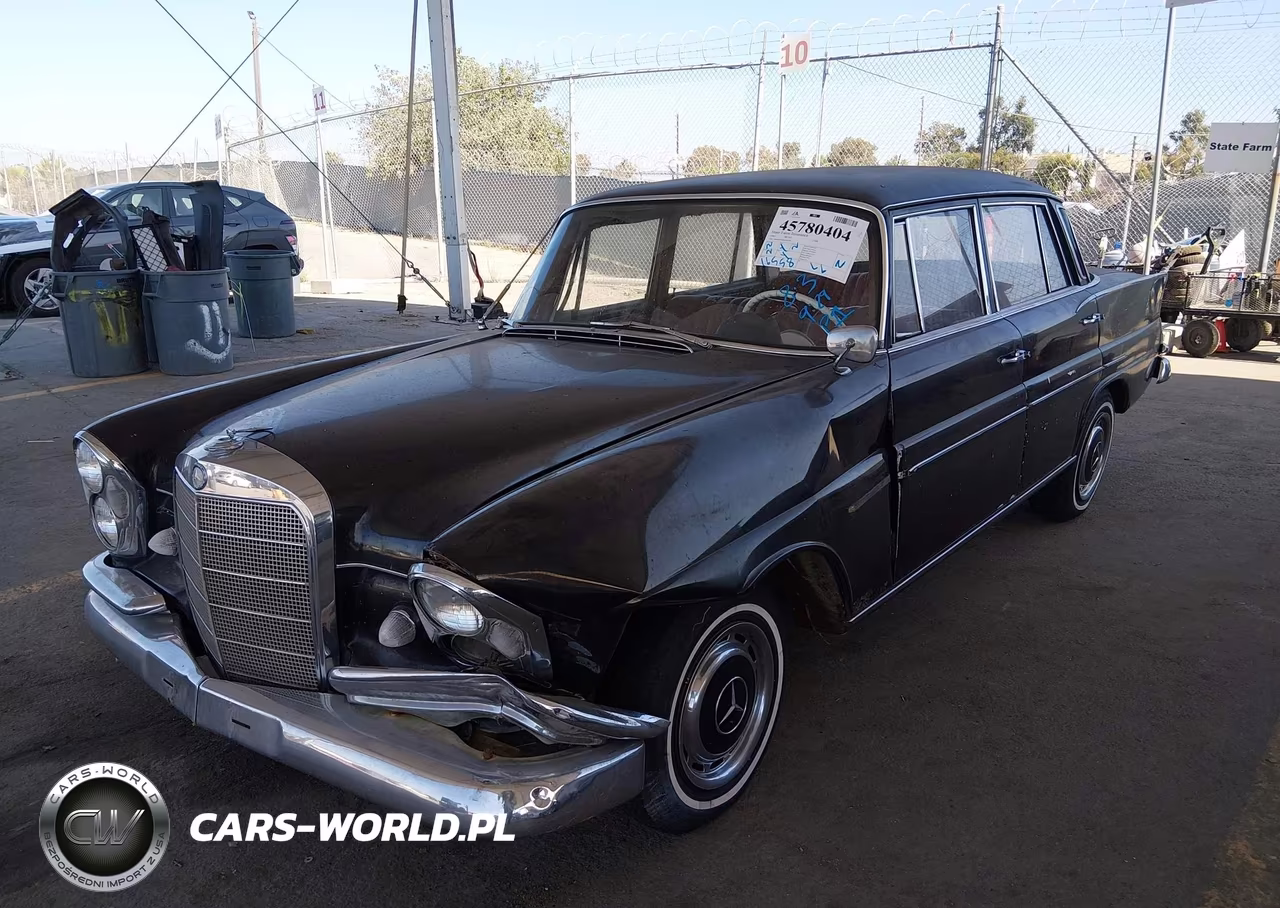 1961 Mercedes-Benz 220S VIN:0000000000038052B - 2