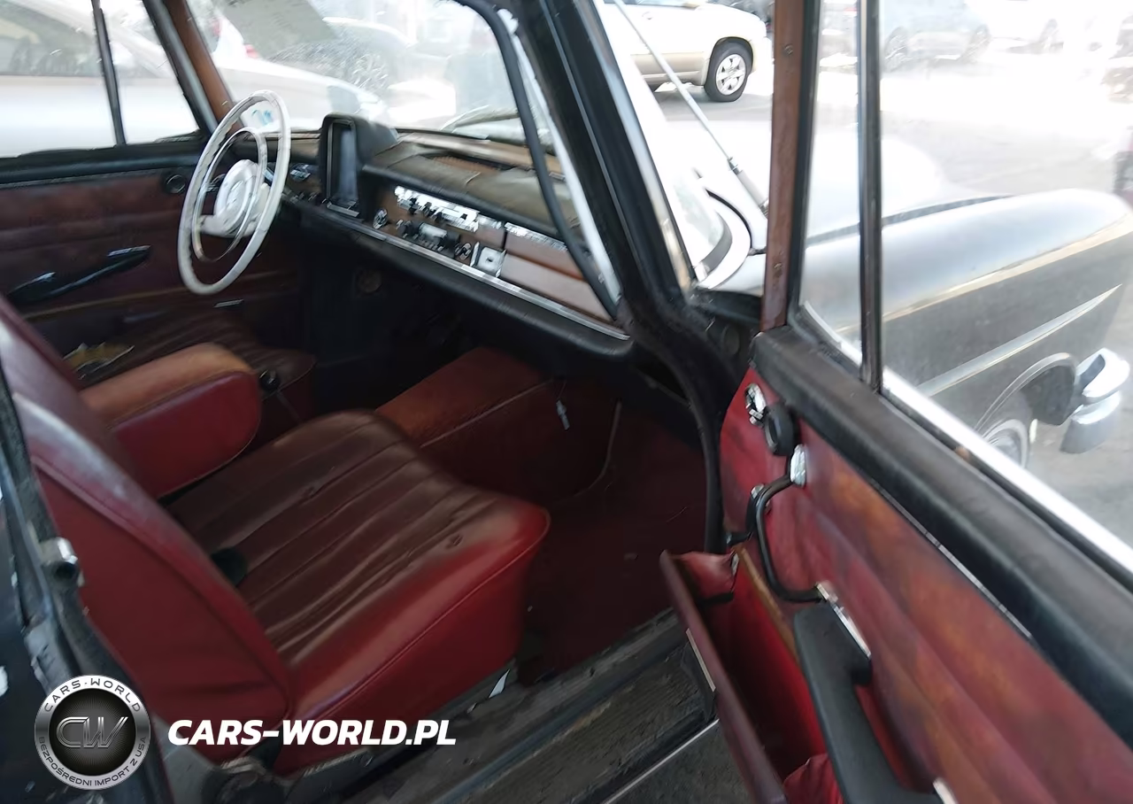 1961 Mercedes-Benz 220S VIN:0000000000038052B - 5