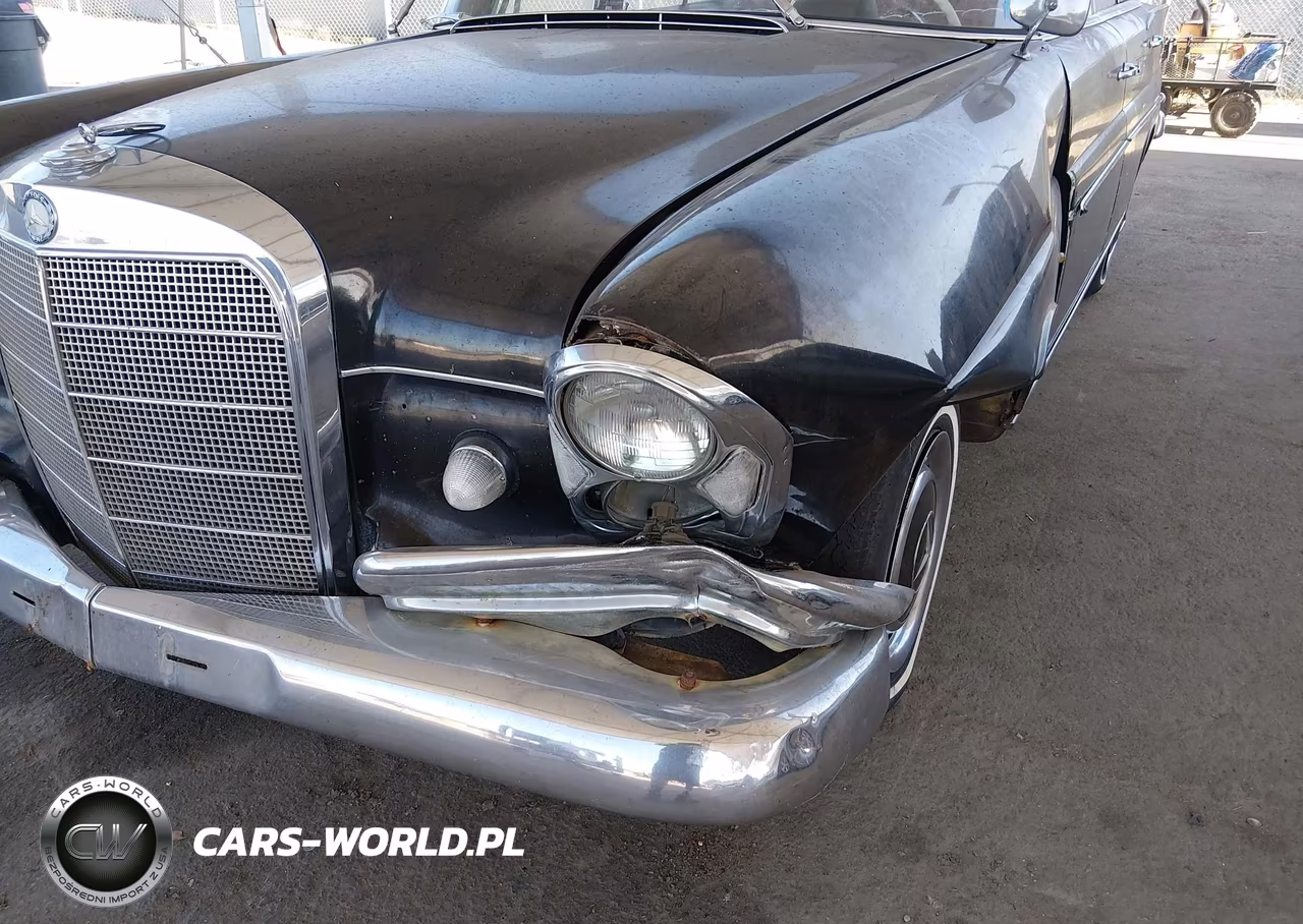 1961 Mercedes-Benz 220S VIN:0000000000038052B - 6