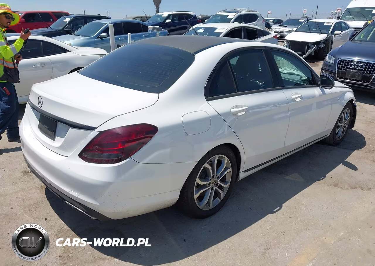 2018 Mercedes-Benz C 300 VIN:55SWF4JB0JU254924 - 4