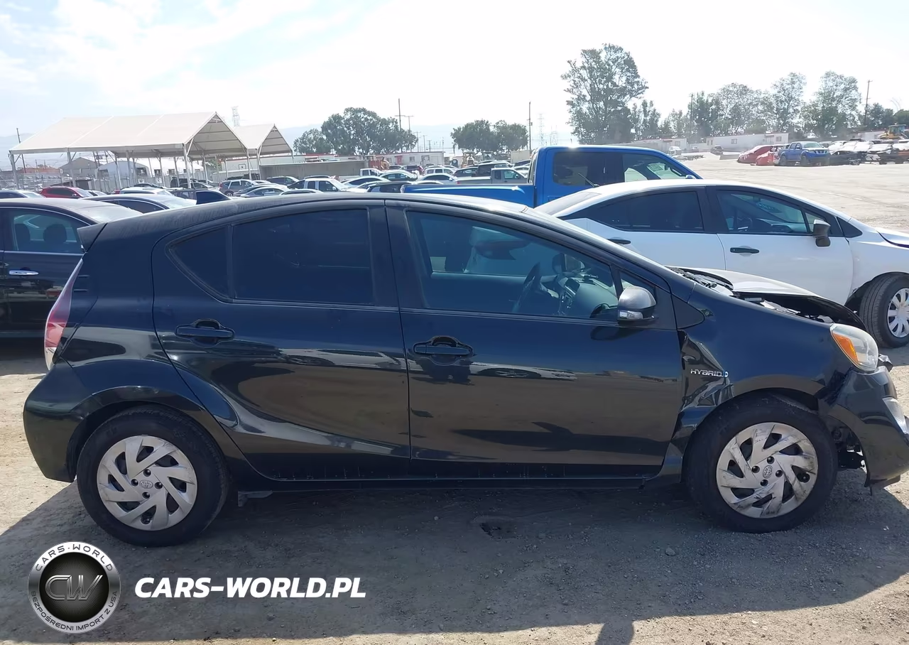 2016 Toyota Prius C Two VIN:JTDKDTB30G1121654 - 13