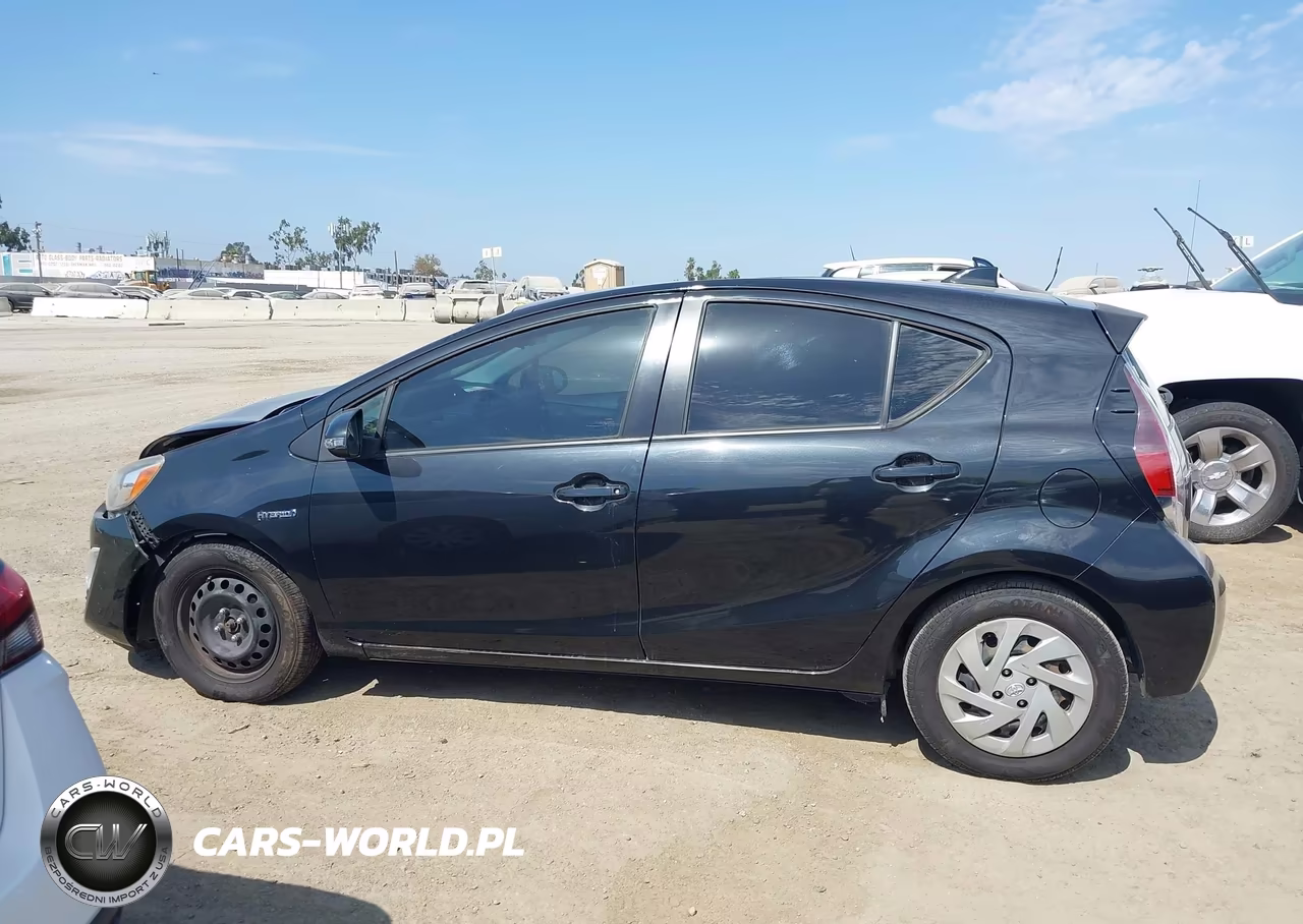 2016 Toyota Prius C Two VIN:JTDKDTB30G1121654 - 14